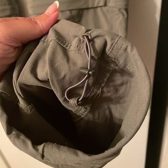 Columbia 6 Regular Omni-Shield Cargo Convertible Pants for Outdoor Adventures - Picture 4 of 9